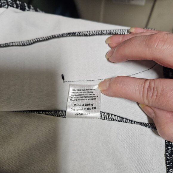 Black/White Skirt - Picture 5 of 5